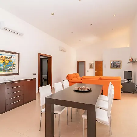 Malagarba D'enmig By Sealand