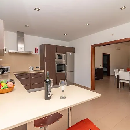 Malagarba D'enmig By Sealand