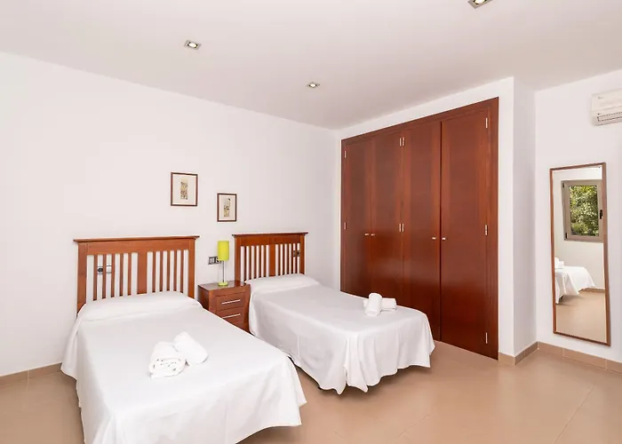 Villa Malagarba D'enmig By Sealand Pollenca